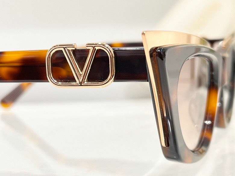 Picture of Valentino Sunglasses _SKUfw46802734fw